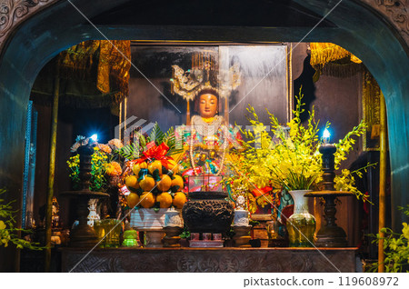 Buddhist temple with sanctuary inside Huyen Khong Cave in the Marble Mountains in Da Nang in Vietnam 119608972