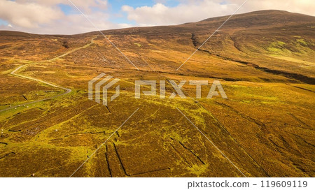 Beautiful Ireland - Enjoy the breathtaking view of a stunning coastal landscape with rocky cliffs 119609119