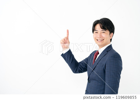 商人 20 多歲男性指向第 1 步 商人 20 多歲男性指向第 1 步 119609855