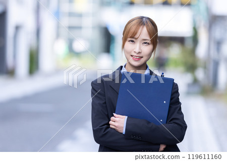 Smiling business woman 119611160