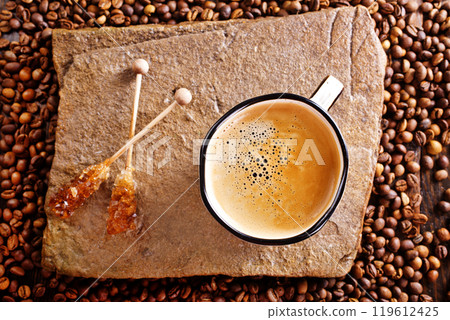 View from above, High Quality Colombian Coffee Beans, with full hot cups. 119612425