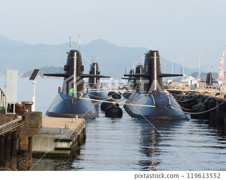 廣府吳市「陣烏小島」出動的海上自衛隊潛艦與護衛艦 119613552