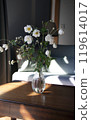 Autumn chrysanthemums in a vase on the living room table 119614017