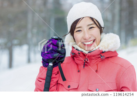 Woman enjoying winter leisure 119614254