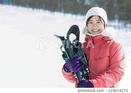 享受冬季休閒的女人 享受冬季休閒的女人 119614275