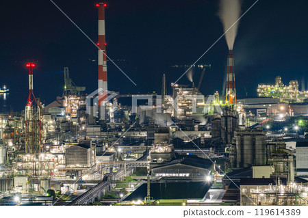 Night view of Otake City's factories from a high vantage point 119614389