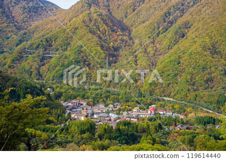 Autumn-colored Hirayu Onsen town (view from the old National Route 158 toward Awa Pass) 119614440