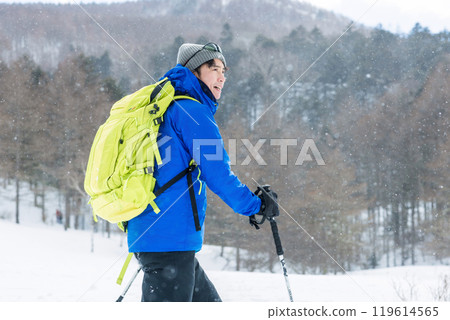 Men enjoying snowshoe Men enjoying snowshoe 119614565