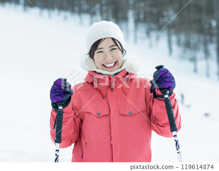 Woman enjoying winter leisure 119614874