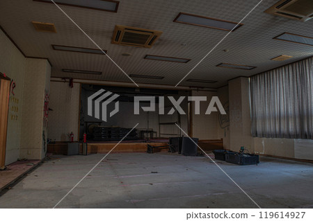 廢棄酒店的宴會廳廢墟 廢棄酒店的宴會廳廢墟 119614927