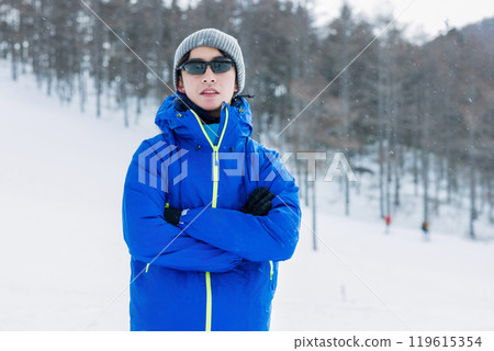 一個人看著雪山 119615354
