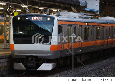 [JC] 五日市線 E233 系列列車（普通～6 輛編組列車：立川⇔武藏五日市） 119616383