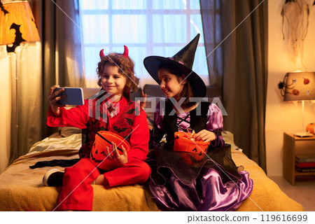 Happy kids looking at smartphone screen 119616699