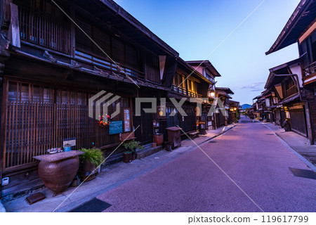 【長野縣】夕陽西下的奈良井宿的老式街道 119617799