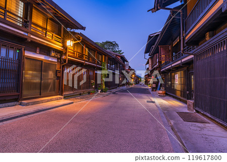 【長野縣】夕陽西下的奈良井宿的老式街道 119617800