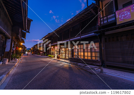 【長野縣】夕陽西下的奈良井宿的老式街道 119617802