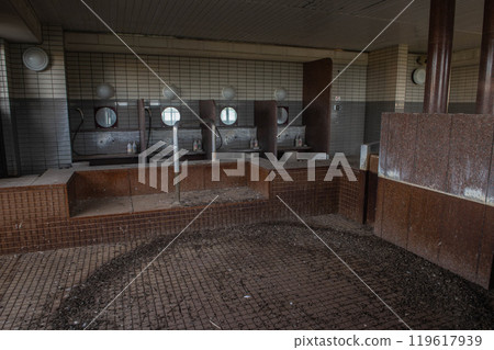 廢棄的度假飯店澡堂 廢棄的度假飯店澡堂 119617939