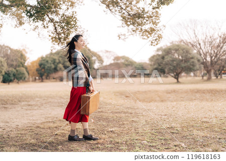 冬天出門的女人 119618163