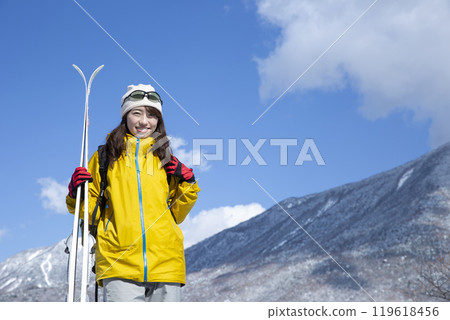 享受冬季休閒的女人 119618456