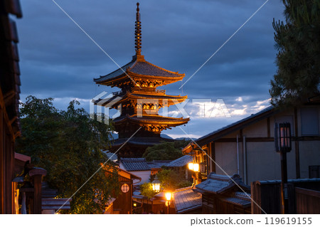 Yasaka Pagoda and Sannen Zaka Street in the evening, Kyoto, Japan 119619155