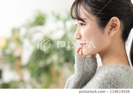 Woman with ponytail, knit 119619508