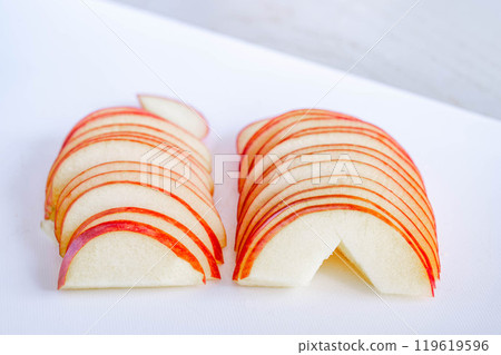 Thinly sliced apples with skin Thinly sliced apples with skin 119619596