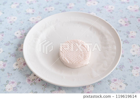 Daifuku fillings on rice paper Daifuku fillings on rice paper 119619614