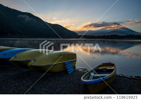 Morning Mt. Fuji seen from Lake Shojiko Morning at Tategohama Beach Morning Mt. Fuji seen from Lake Shojiko Morning at Tategohama Beach 119619925