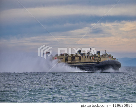 海上自衛隊氣墊艇LCAC-2104“4號” 海上自衛隊氣墊艇LCAC-2104“4號” 119620995