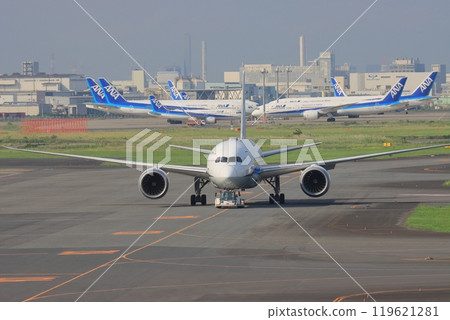 被拖走的客機 119621281