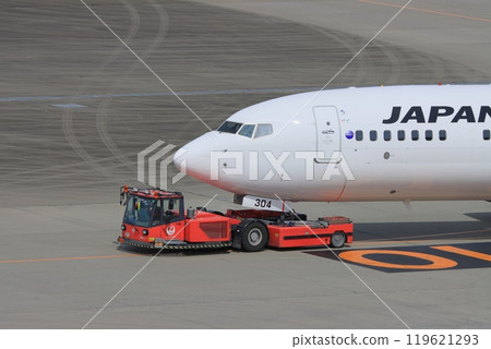 被拖走的客機 119621293