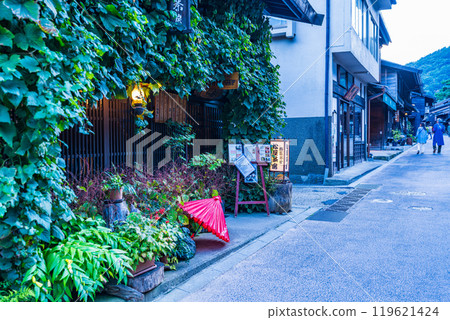 [Nagano Prefecture] Evening view of the old-fashioned townscape of Narai-juku 119621424