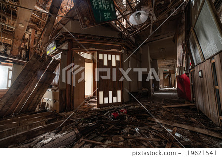 The interior of an abandoned inn 119621541