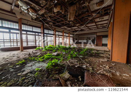 廢棄旅館的大廳 廢棄旅館的大廳 119621544
