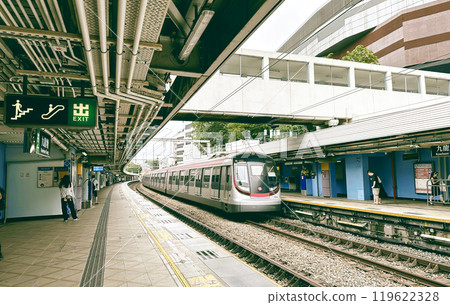 Platform Of Kowloon Tong MTR Station In Kowloon City District, Hong Kong. Platform Of Kowloon Tong MTR Station In Kowloon City District, Hong Kong. 119622328
