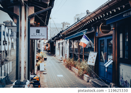 Seoul's back alleys: Ikseon-dong 119625330