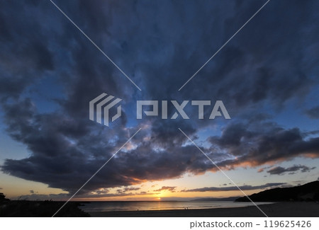 Evening sky with various clouds and sandy beach, winter, ultra-wide angle, sky-focused, 240101pm Evening sky with various clouds and sandy beach, winter, ultra-wide angle, sky-focused, 240101pm 119625426