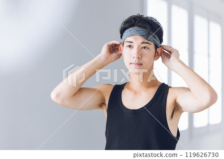 年輕男性化妝形象 119626730