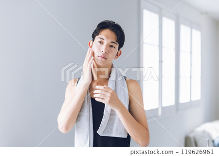 Young man looking in the mirror 119626961