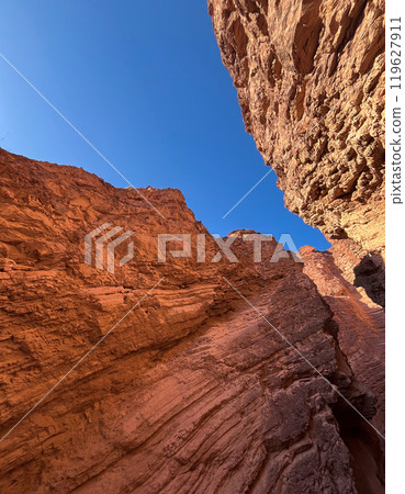 View from below of the rock formations in the Quebrada de Cafayate, Salta 119627911
