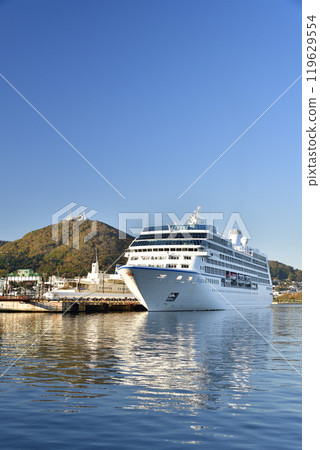 Photographing the cruise ship Regatta calling at Hakodate Port in Hakodate, Hokkaido in autumn 119629554