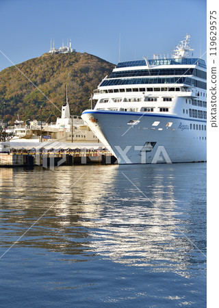拍攝北海道函館秋季停靠函館港的遊輪 Regatta 的景色。 拍攝北海道函館秋季停靠函館港的遊輪 Regatta 的景色。 119629575