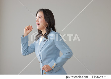 Business woman in running pose_1 Business woman in running pose_1 119629962