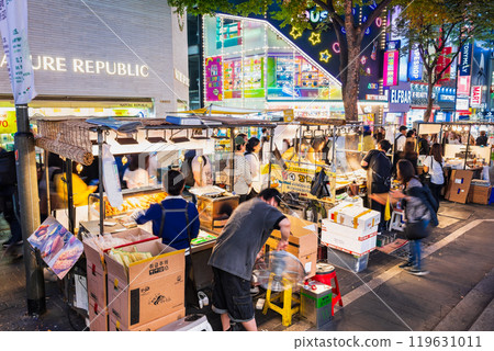 Seoul: Myeongdong at night, lined with gourmet food stalls Seoul: Myeongdong at night, lined with gourmet food stalls 119631011