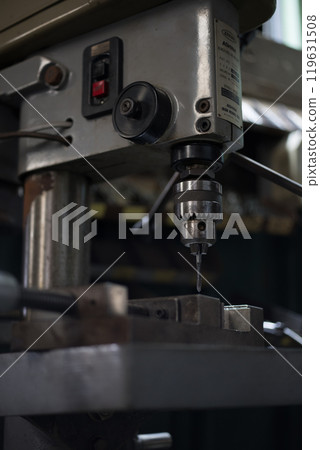 Thread cutting using a tapping drill press 119631508