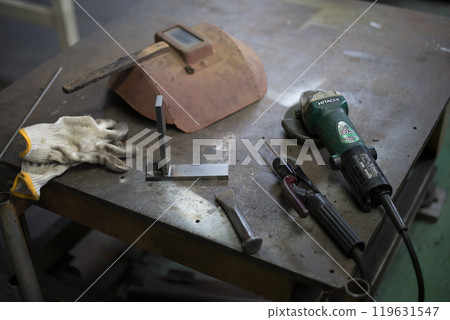 Parts being welded Parts being welded 119631547