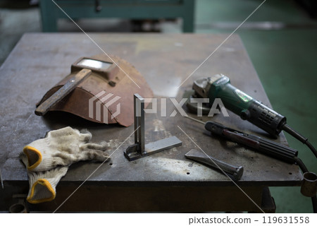 Parts being welded Parts being welded 119631558