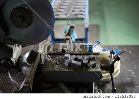 Cutting material with a metal saw Cutting material with a metal saw 119632088