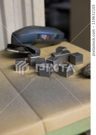 Deburring work with grinder Deburring work with grinder 119632105
