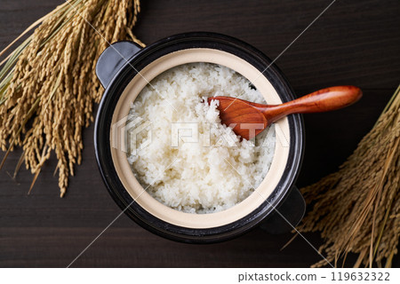 Freshly cooked rice cooked in a clay pot 119632322